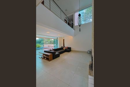 Casa de condomínio à venda com 510m², 4 quartos e 3 vagasSala