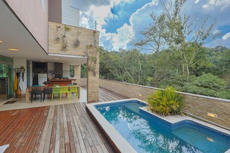 Casa de condomínio à venda com 510m², 4 quartos e 3 vagasÁrea externa