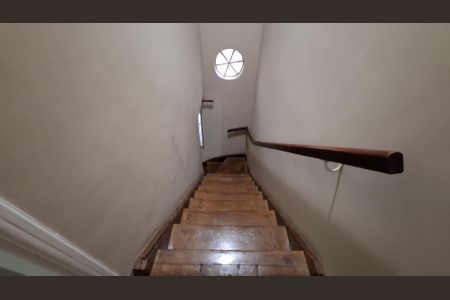 Casa à venda com 135m², 3 quartos e 1 vaga Casa à venda com 135m², 3 quartos e 1 vagaEscada