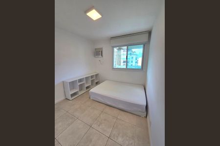 Apartamento à venda com 130m², 3 quartos e 2 vagasQuarto