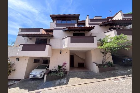Casa de condomínio à venda com 146m², 2 quartos e 1 vaga Casa de condomínio à venda com 146m², 2 quartos e 1 vagaFachada