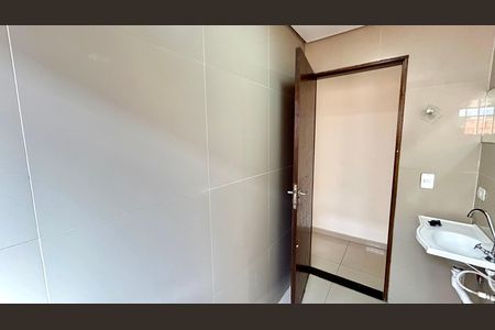 Casa para alugar com 80m², 2 quartos e 1 vaga Casa para alugar com 80m², 2 quartos e 1 vagaBanheiro