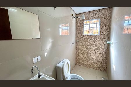 Casa para alugar com 80m², 2 quartos e 1 vaga Casa para alugar com 80m², 2 quartos e 1 vagaBanheiro