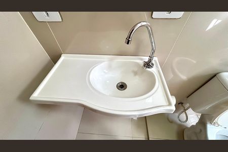 Casa para alugar com 80m², 2 quartos e 1 vaga Casa para alugar com 80m², 2 quartos e 1 vagaBanheiro