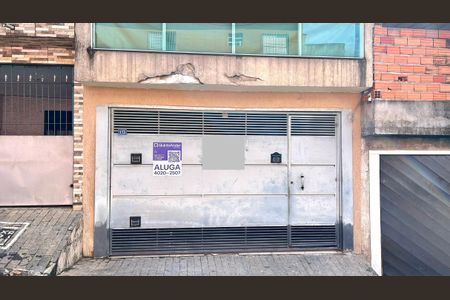 Casa para alugar com 80m², 2 quartos e 1 vaga Casa para alugar com 80m², 2 quartos e 1 vagaPlaca instalada na fachada do imóvel