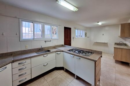 Casa de condomínio para alugar com 337m², 3 quartos e 3 vagasCozinha