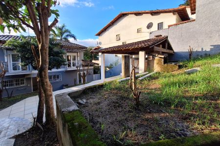 Casa de condomínio para alugar com 337m², 3 quartos e 3 vagasQuintal