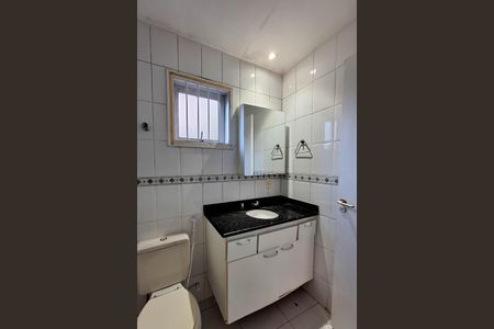 Casa de condomínio para alugar com 337m², 3 quartos e 3 vagasBanheiro da Suíte 1