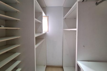 Casa de condomínio para alugar com 337m², 3 quartos e 3 vagasSuíte 3