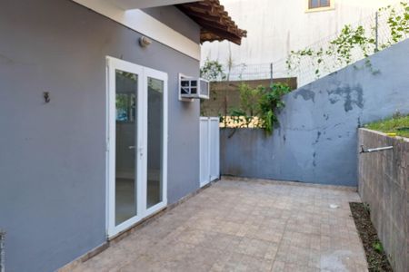 Casa de condomínio para alugar com 337m², 3 quartos e 3 vagasQuintal