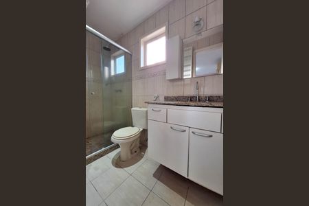 Casa de condomínio para alugar com 337m², 3 quartos e 3 vagasBanheiro da Suíte 3