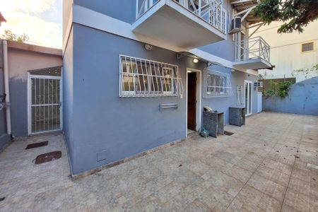 Casa de condomínio para alugar com 337m², 3 quartos e 3 vagasQuintal