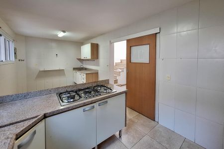 Casa de condomínio para alugar com 337m², 3 quartos e 3 vagasCozinha