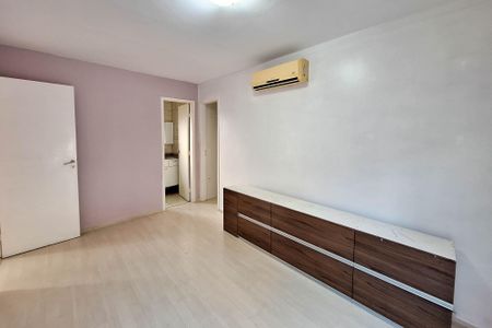 Casa de condomínio para alugar com 337m², 3 quartos e 3 vagasSuíte 3