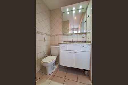 Casa de condomínio para alugar com 337m², 3 quartos e 3 vagasBanheiro da Suíte 2