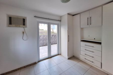 Casa de condomínio para alugar com 337m², 3 quartos e 3 vagasSuíte 1