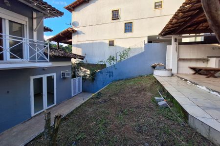 Casa de condomínio para alugar com 337m², 3 quartos e 3 vagasQuintal