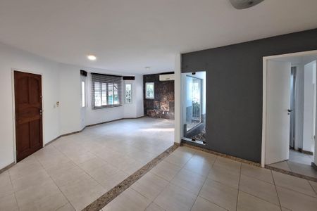 Casa de condomínio para alugar com 337m², 3 quartos e 3 vagasSala