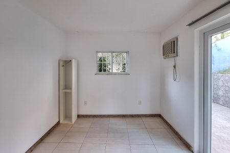 Casa de condomínio para alugar com 337m², 3 quartos e 3 vagasSuíte 1