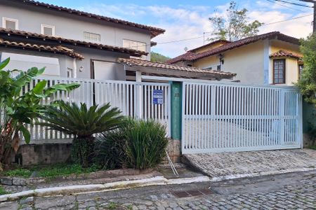Casa de condomínio para alugar com 337m², 3 quartos e 3 vagasFachada