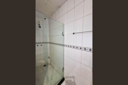 Casa de condomínio para alugar com 337m², 3 quartos e 3 vagasBanheiro da Suíte 1