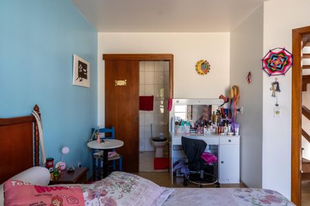 Casa à venda com 160m², 3 quartos e 2 vagasSuíte