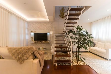 Casa para alugar com 300m², 3 quartos e 4 vagasSala 