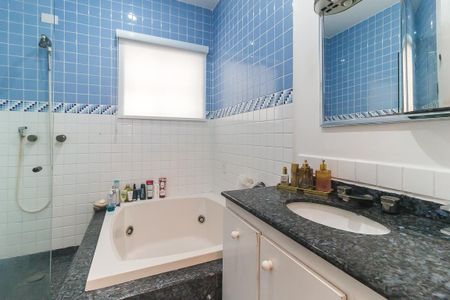 Casa para alugar com 300m², 3 quartos e 4 vagasBanheiro da Suíte 1