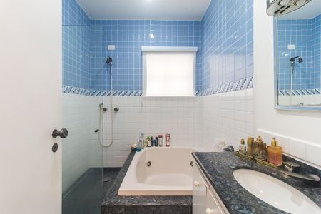 Casa para alugar com 300m², 3 quartos e 4 vagasBanheiro da Suíte 1