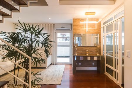 Casa para alugar com 300m², 3 quartos e 4 vagasSala 