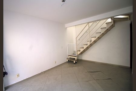 Apartamento para alugar com 80m², 2 quartos e 1 vagaSala