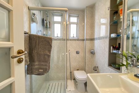 Apartamento à venda com 40m², 1 quarto e sem vaga Apartamento à venda com 40m², 1 quarto e sem vagaBanheiro Social