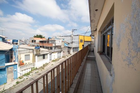 Casa à venda com 100m², 3 quartos e 1 vaga Casa à venda com 100m², 3 quartos e 1 vagaVaranda