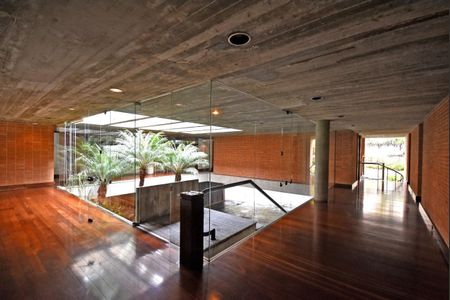 Casa à venda com 976m², 4 quartos e 5 vagas