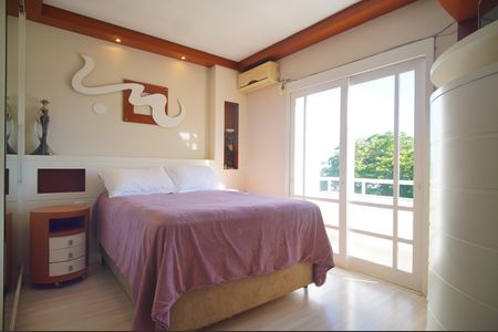 Casa à venda com 200m², 3 quartos e 2 vagasSuíte