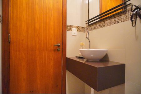 Casa à venda com 200m², 3 quartos e 2 vagasLavabo