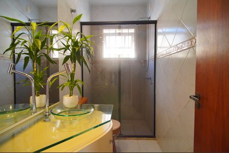 Casa à venda com 200m², 3 quartos e 2 vagasBanheiro