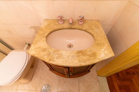 Casa à venda com 330m², 3 quartos e 2 vagas Casa à venda com 330m², 3 quartos e 2 vagasBanheiro 2