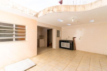 Casa à venda com 330m², 3 quartos e 2 vagas Casa à venda com 330m², 3 quartos e 2 vagasQuintal