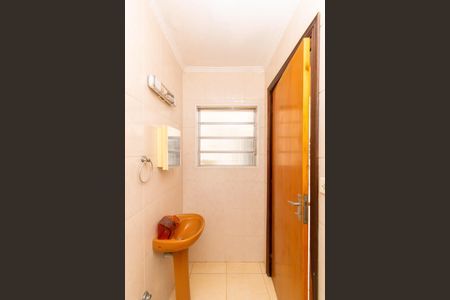 Casa à venda com 330m², 3 quartos e 2 vagas Casa à venda com 330m², 3 quartos e 2 vagasBanheiro de Serviço