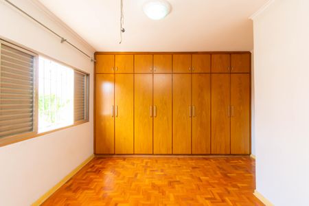 Casa à venda com 330m², 3 quartos e 2 vagas Casa à venda com 330m², 3 quartos e 2 vagasSuíte