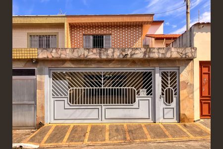 Casa à venda com 330m², 3 quartos e 2 vagas Casa à venda com 330m², 3 quartos e 2 vagasFachada