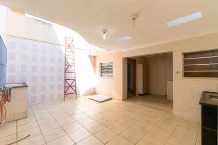 Casa à venda com 330m², 3 quartos e 2 vagas Casa à venda com 330m², 3 quartos e 2 vagasQuintal