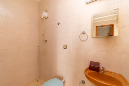 Casa à venda com 330m², 3 quartos e 2 vagas Casa à venda com 330m², 3 quartos e 2 vagasBanheiro de Serviço