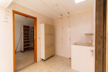 Casa à venda com 330m², 3 quartos e 2 vagas Casa à venda com 330m², 3 quartos e 2 vagasÁrea de Serviço