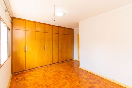 Casa à venda com 330m², 3 quartos e 2 vagas Casa à venda com 330m², 3 quartos e 2 vagasSuíte