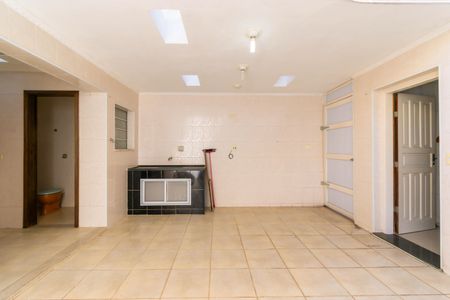 Casa à venda com 330m², 3 quartos e 2 vagas Casa à venda com 330m², 3 quartos e 2 vagasQuintal