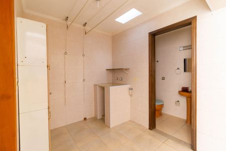 Casa à venda com 330m², 3 quartos e 2 vagas Casa à venda com 330m², 3 quartos e 2 vagasÁrea de Serviço