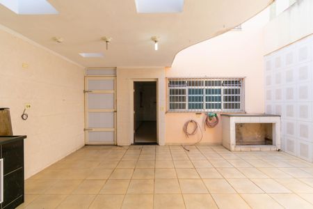 Casa à venda com 330m², 3 quartos e 2 vagas Casa à venda com 330m², 3 quartos e 2 vagasQuintal