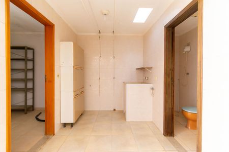 Casa à venda com 330m², 3 quartos e 2 vagas Casa à venda com 330m², 3 quartos e 2 vagasÁrea de Serviço